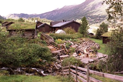 Tunet på Strind gard i Lom