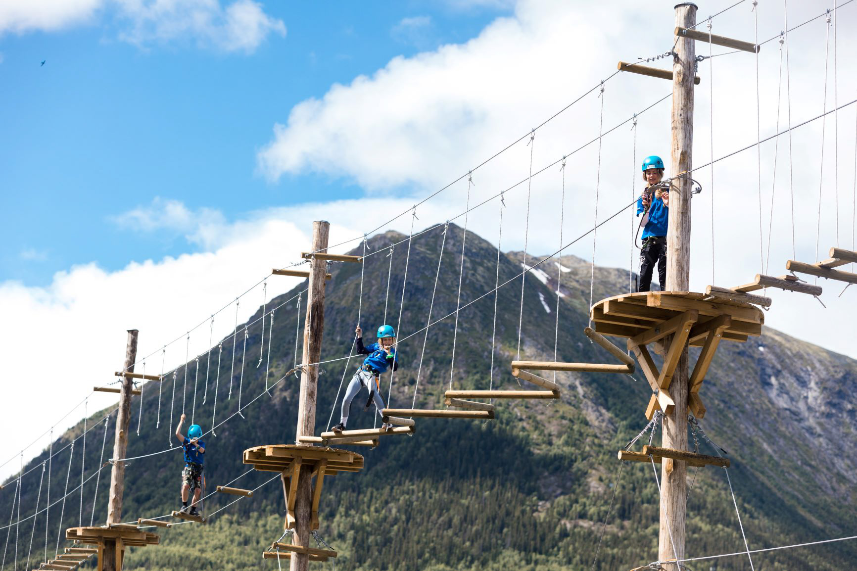 Lom aktivitetspark klatreløype