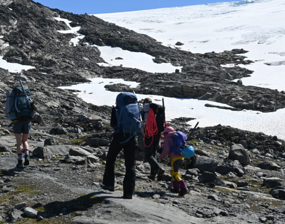 anmarsj mot brefront Bøverbreen